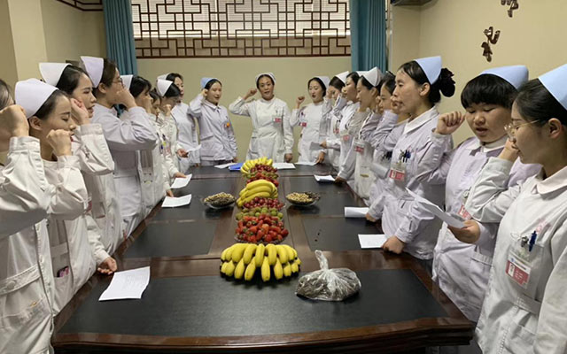 【5.12护士节】华体会平台客服,华体会（中国）举办茶话会白衣天使受表彰(图2)