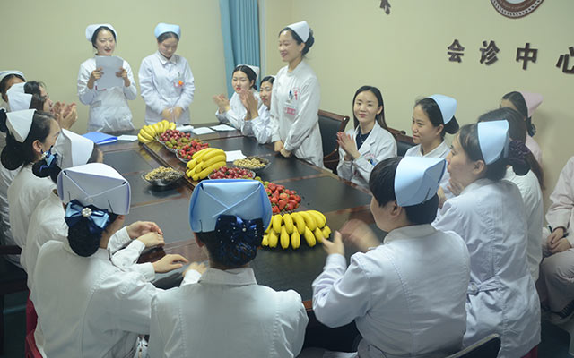 【5.12护士节】华体会平台客服,华体会（中国）举办茶话会白衣天使受表彰(图5)